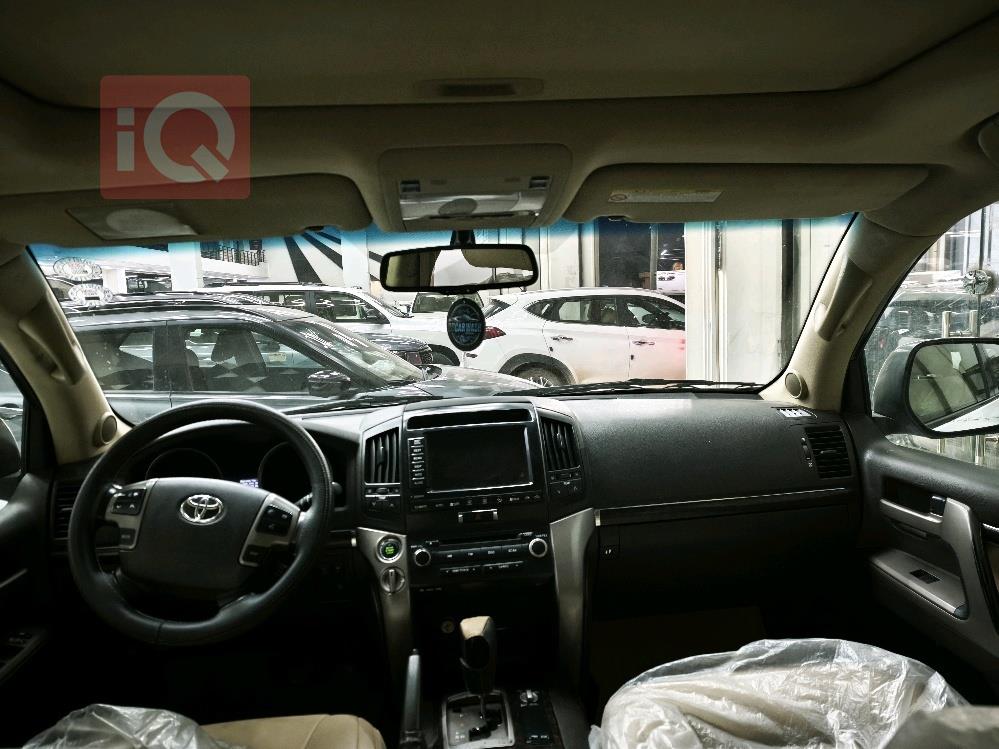 تۆیۆتا لاند کروزەر